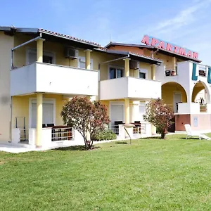 Lug With Pool Apartment